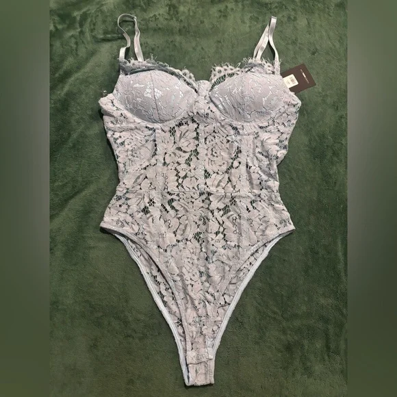 Fashion Nova Lace Bodysuit in Baby Blue Size L NWT - Picture 1 of 4